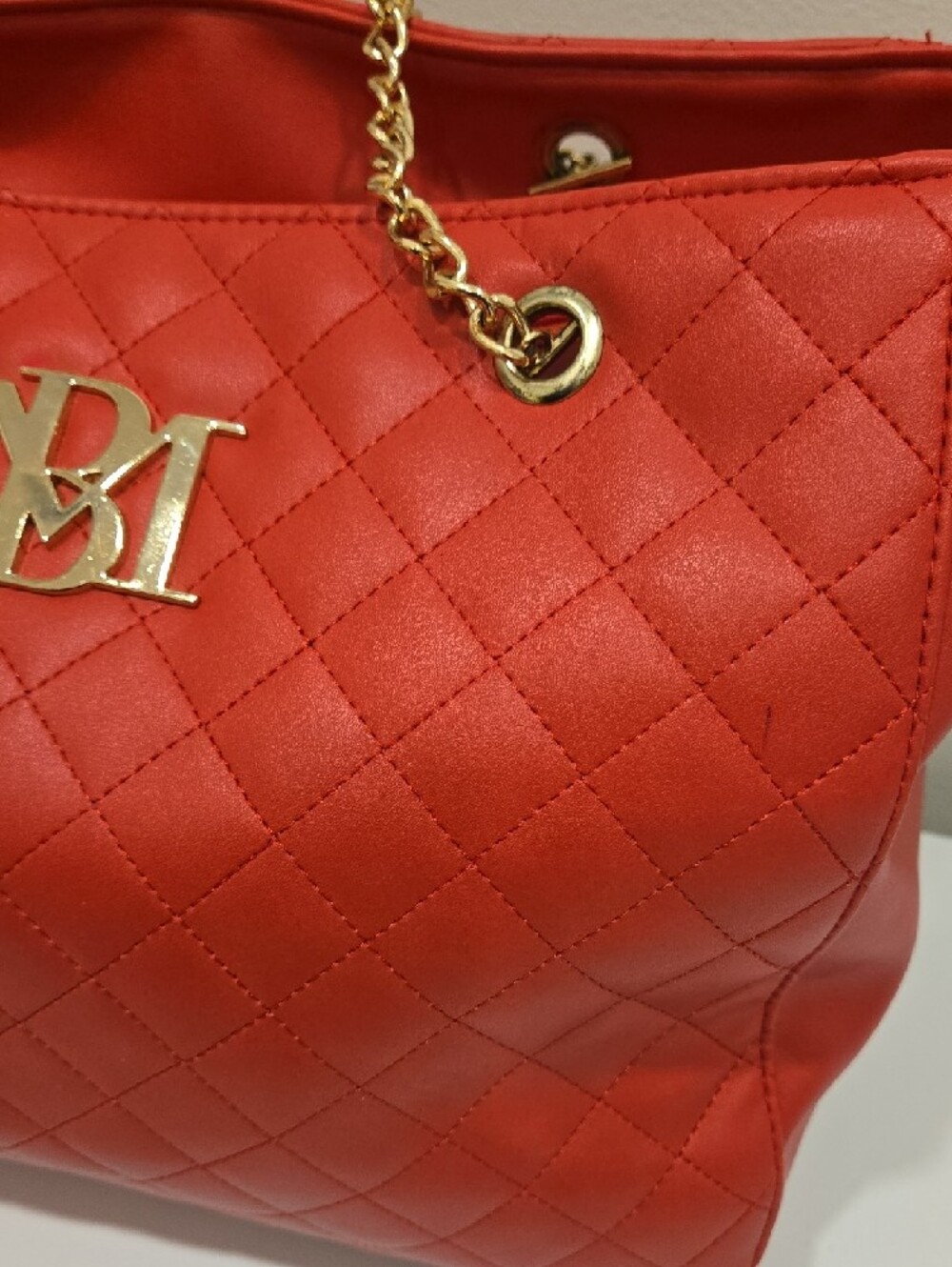 Badgley Miscka Red Quilted Tote Bag with Gold Chain Handles And Heart Key Chain - Picture 6 of 16